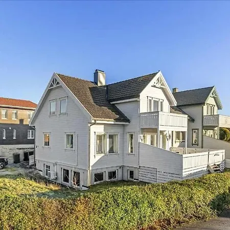 Spacious And Fully Equipped 5 Bedroom House With Free Parking Apartment Stavanger