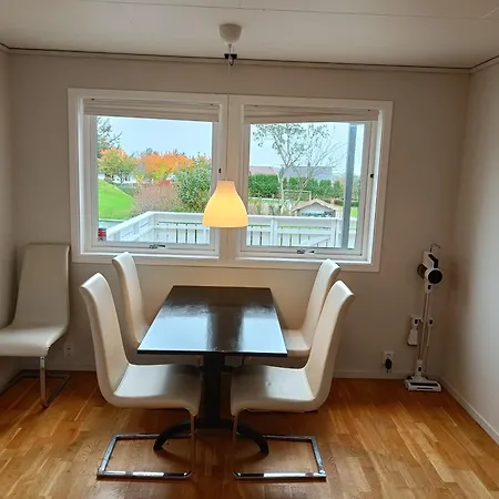 Spacious And Fully Equipped 5 Bedroom House With Free Parking Apartment *