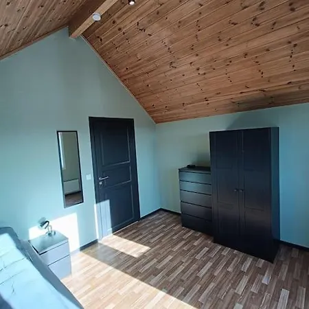 Апартаменты Spacious And Fully Equipped 5 Bedroom House With Free Parking