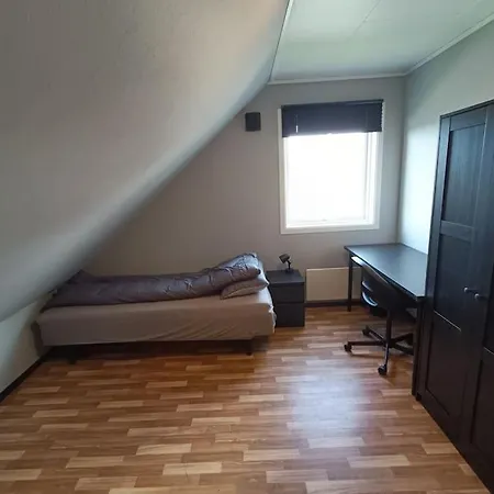 Апартаменты Spacious And Fully Equipped 5 Bedroom House With Free Parking Ставангер