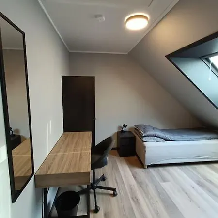 Апартаменты Spacious And Fully Equipped 5 Bedroom House With Free Parking