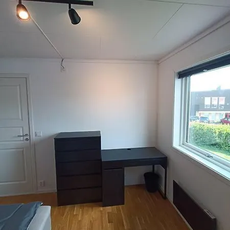 Spacious And Fully Equipped 5 Bedroom House With Free Parking Ставангер